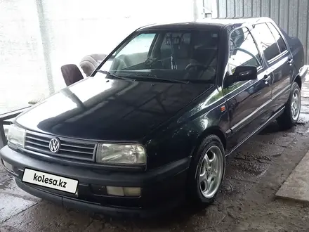 Volkswagen Vento 1993 года за 1 700 000 тг. в Алматы – фото 2