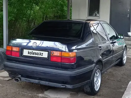 Volkswagen Vento 1993 года за 1 700 000 тг. в Алматы – фото 3
