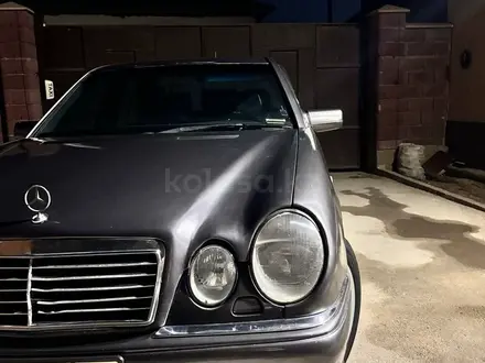 Mercedes-Benz E 230 1996 года за 2 400 000 тг. в Кызылорда – фото 2