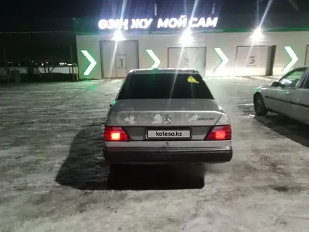 Mercedes-Benz E 230 1990 года за 1 650 000 тг. в Актобе – фото 4