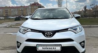 Toyota RAV4 2018 года за 12 950 000 тг. в Актобе