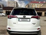 Toyota RAV4 2018 годаүшін12 950 000 тг. в Актобе – фото 3