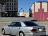 Mercedes-Benz E 55 AMG 1996 года за 3 500 000 тг. в Актобе – фото 4