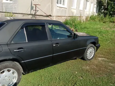 Mercedes-Benz E 230 1992 года за 1 700 000 тг. в Усть-Каменогорск – фото 2