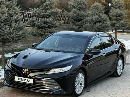 Toyota Camry 2019 года за 14 900 000 тг. в Шымкент