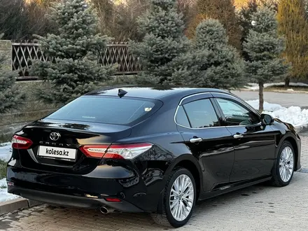 Toyota Camry 2019 года за 14 900 000 тг. в Шымкент – фото 4