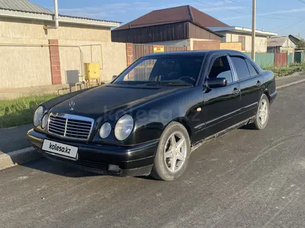 Mercedes-Benz E 230 1996 года за 1 800 000 тг. в Талдыкорган