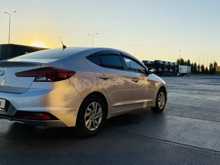 Hyundai Elantra 2018 года за 5 200 000 тг. в Уральск – фото 4