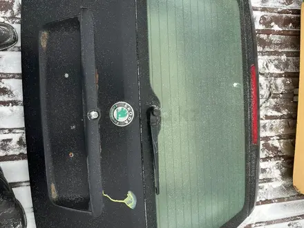 Skoda Octavia крышка багажника за 1 777 тг. в Актобе