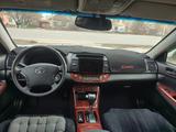 Toyota Camry 2004 года за 7 800 000 тг. в Туркестан – фото 4