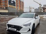 Hyundai Sonata 2019 года за 12 500 000 тг. в Астана – фото 2