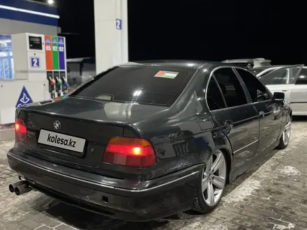 BMW 523 1997 года за 3 000 000 тг. в Караганда – фото 2