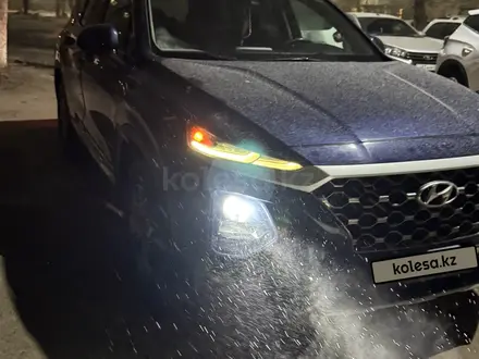 Hyundai Santa Fe 2019 года за 12 700 000 тг. в Актобе – фото 2