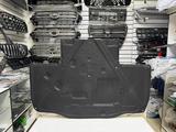 Утеплитель (обшивка капота) на Land Cruiser 80 1990-97 (Дубликат) за 18 000 тг. в Астана