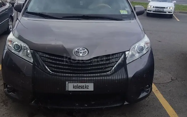 Toyota Sienna 2014 года за 9 800 000 тг. в Астана