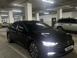 Volkswagen Passat 2022 года за 12 500 000 тг. в Астана – фото 2