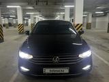 Volkswagen Passat 2022 года за 12 500 000 тг. в Астана