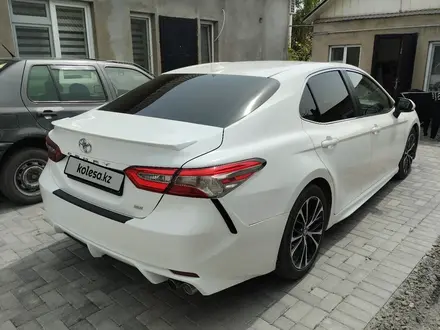 Toyota Camry 2018 года за 11 800 000 тг. в Тараз – фото 3