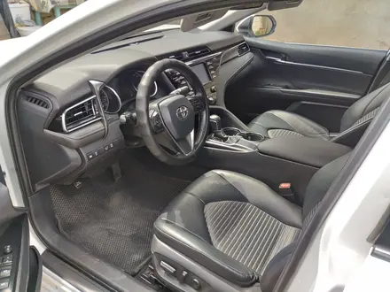 Toyota Camry 2018 года за 11 800 000 тг. в Тараз – фото 4