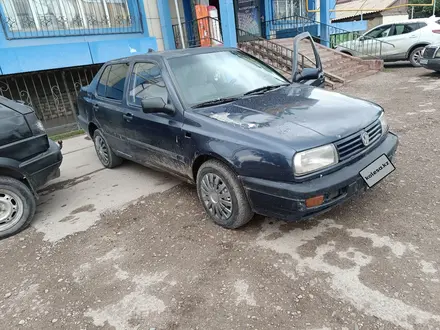 Volkswagen Vento 1995 года за 750 000 тг. в Шу – фото 2