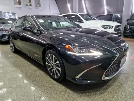 Lexus ES 350 2021 года за 27 000 000 тг. в Алматы