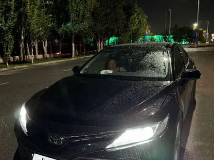 Toyota Camry 2018 года за 14 200 000 тг. в Кызылорда – фото 2