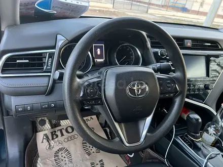Toyota Camry 2018 года за 8 000 000 тг. в Шымкент – фото 9