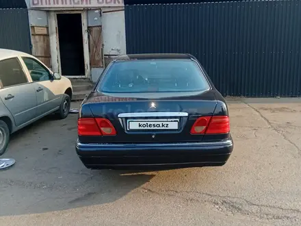 Mercedes-Benz E 320 1996 года за 2 700 000 тг. в Шымкент – фото 2