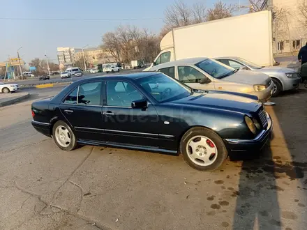 Mercedes-Benz E 320 1996 года за 2 700 000 тг. в Шымкент