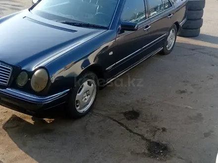 Mercedes-Benz E 320 1996 года за 2 700 000 тг. в Шымкент – фото 4