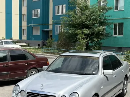 Mercedes-Benz E 230 1997 года за 2 400 000 тг. в Тараз – фото 3