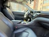 Toyota Camry 2020 годаүшін13 000 000 тг. в Семей – фото 2