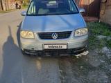 Volkswagen Touran 2004 года за 2 500 000 тг. в Усть-Каменогорск – фото 2