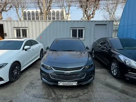 Chevrolet Malibu 2017 года за 6 800 000 тг. в Алматы – фото 2