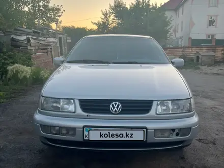 Volkswagen Passat 1995 года за 1 900 000 тг. в Астана