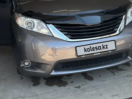 Toyota Sienna 2015 года за 13 500 000 тг. в Атырау – фото 4