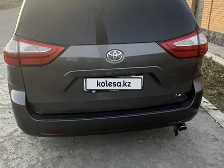 Toyota Sienna 2015 года за 13 500 000 тг. в Атырау – фото 9
