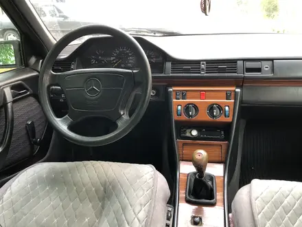 Mercedes-Benz E 200 1993 года за 1 800 000 тг. в Тараз – фото 6