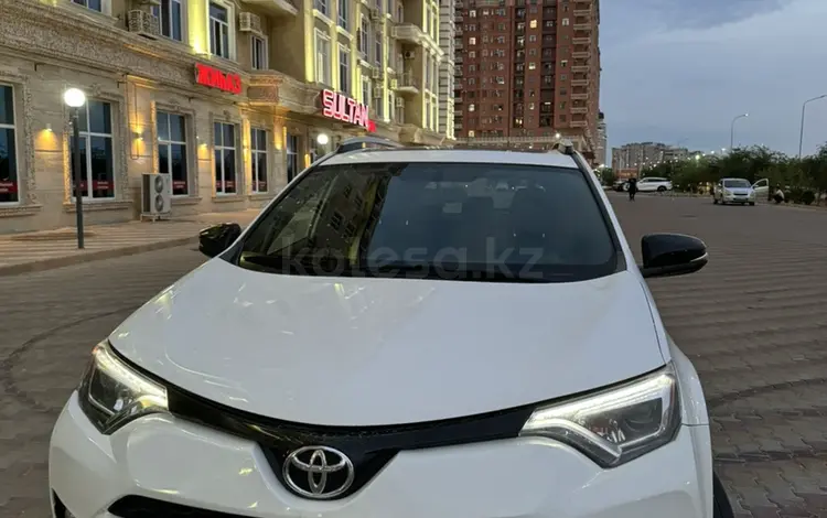 Toyota RAV4 2016 годаfor9 500 000 тг. в Актау