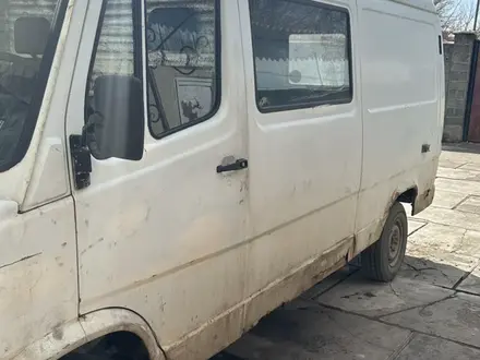 Mercedes-Benz Sprinter 1995 года за 1 600 000 тг. в Тараз – фото 4