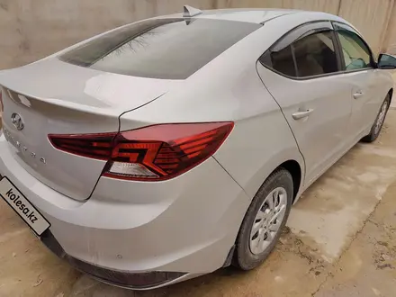 Hyundai Elantra 2019 года за 8 000 000 тг. в Шымкент – фото 3