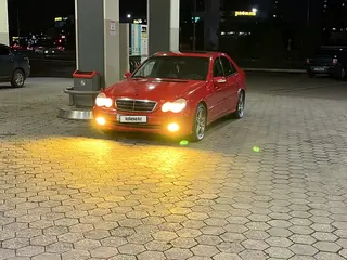 Mercedes-Benz C 230