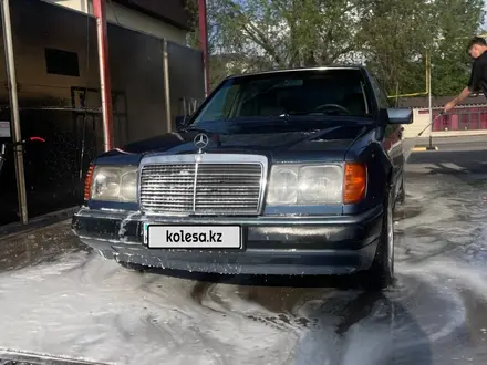 Mercedes-Benz E 230 1991 года за 1 500 000 тг. в Алматы