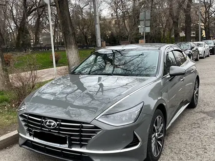 Hyundai Sonata 2022 года за 13 200 000 тг. в Алматы – фото 3