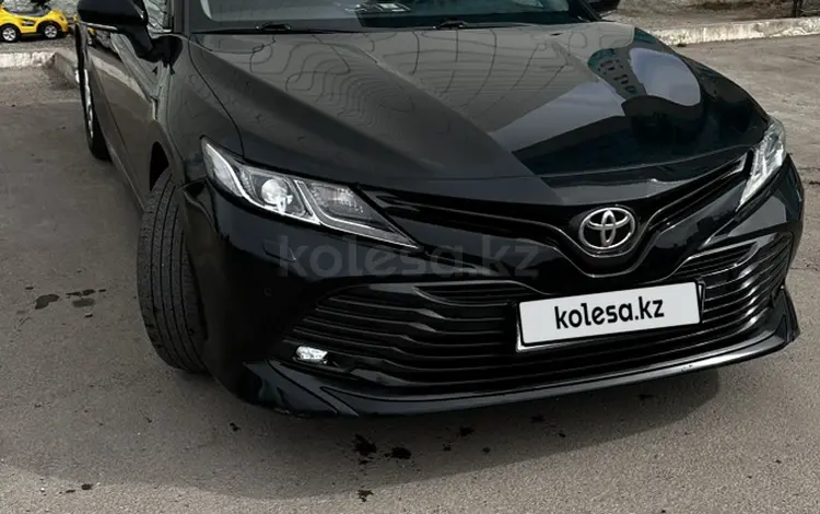 Toyota Camry 2018 года за 12 200 000 тг. в Астана