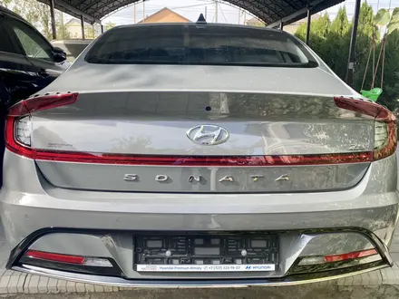 Hyundai Sonata 2022 года за 16 700 000 тг. в Алматы – фото 9