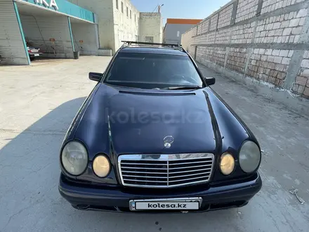 Mercedes-Benz E 230 1997 года за 2 500 000 тг. в Актау – фото 2