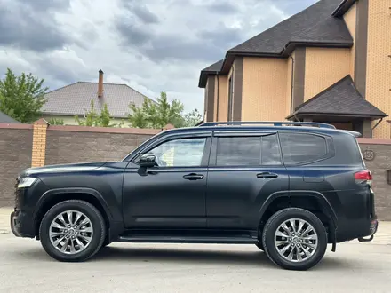Toyota Land Cruiser 2023 года за 49 000 000 тг. в Актобе – фото 3