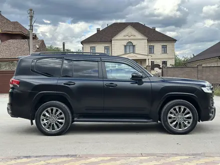 Toyota Land Cruiser 2023 года за 49 000 000 тг. в Актобе – фото 4
