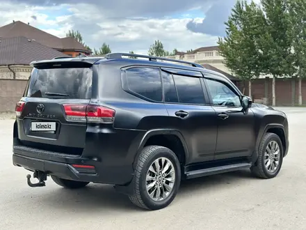 Toyota Land Cruiser 2023 года за 49 000 000 тг. в Актобе – фото 5